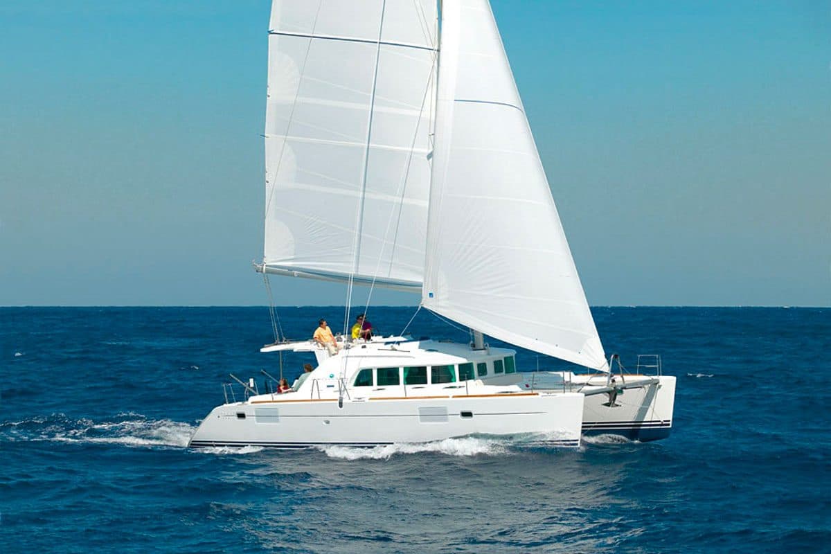 Lagoon 440 — available for charter