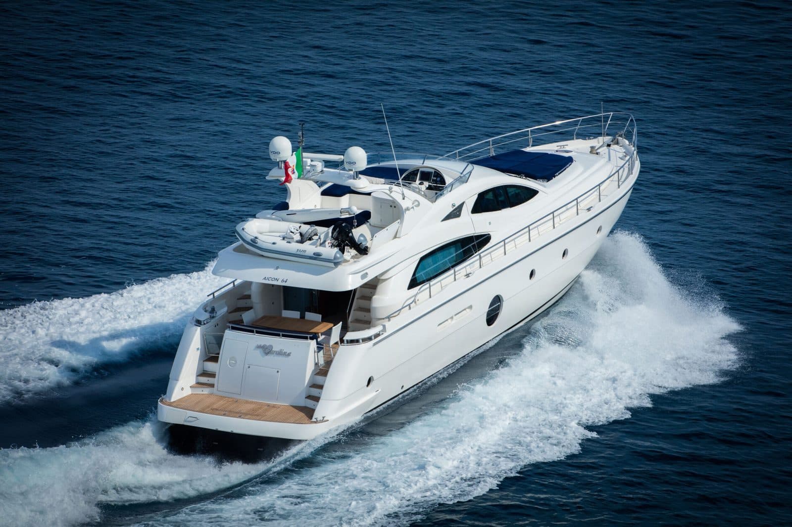 Aicon 64 · Miss Carolina — available for charter